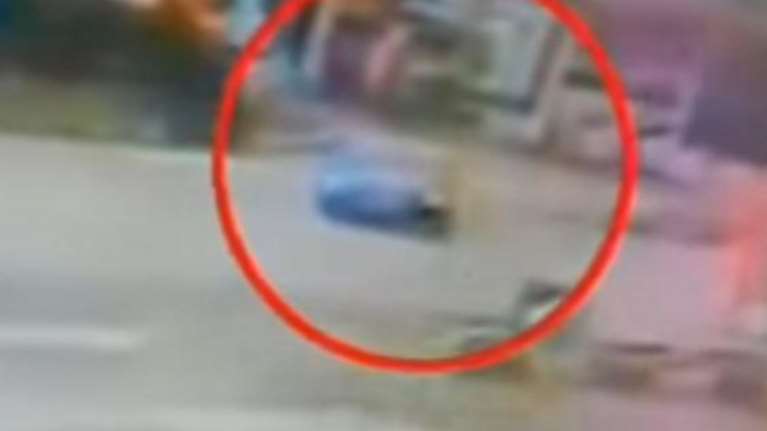 Σοκαριστικό τροχαίο στην Εθνική: Η αναστροφή που κατέγραψε η κάμερα (vid)