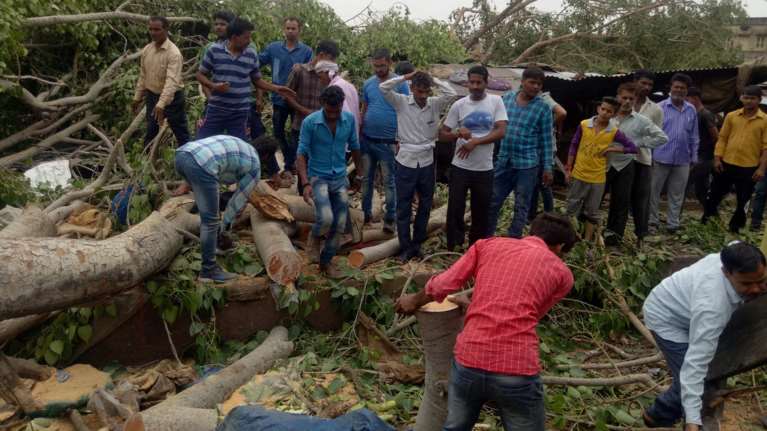 150 οι νεκροί στην Ινδία από καταιγίδες και αμμοθύελλες
