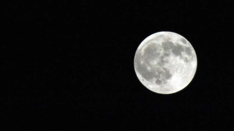 Ρώσος κοσμοναύτης «τράβηξε» τη δύση της Σελήνης