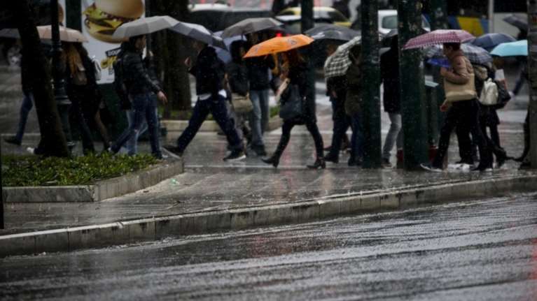 Σοβαρά προβλήματα από τη σφοδρή βροχόπτωση στην Αττική