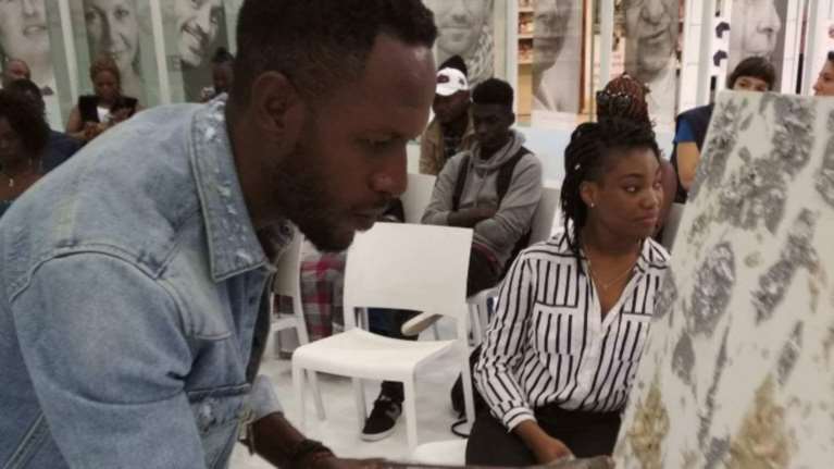 Οι πρόσφυγες από το Κονγκό κάνουν τέχνη στη Θεσσαλονίκη