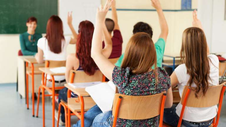 Καθηγήτρια στο Βόλο κατά των εμβολίων και υπέρ των ...ψεκασμών