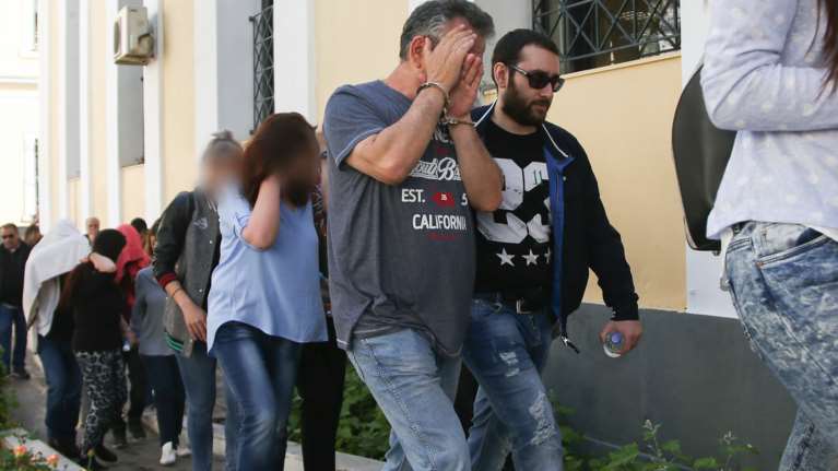 Στον ανακριτή τα μέλη της μαφίας των φαρμάκων [εικόνες]