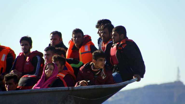 Εντοπίστηκε ανοικτά της Κρήτης το αλιευτικό με τους μετανάστες