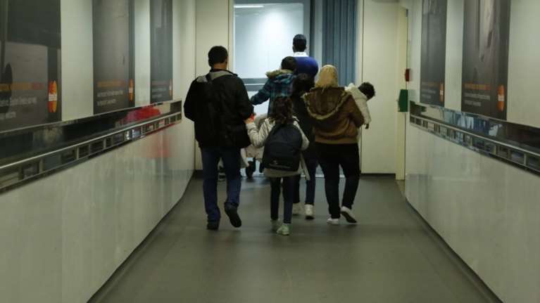 Bild: Πώς αγοράζεις γερμανικό προσφυγικό διαβατήριο στην Αθήνα