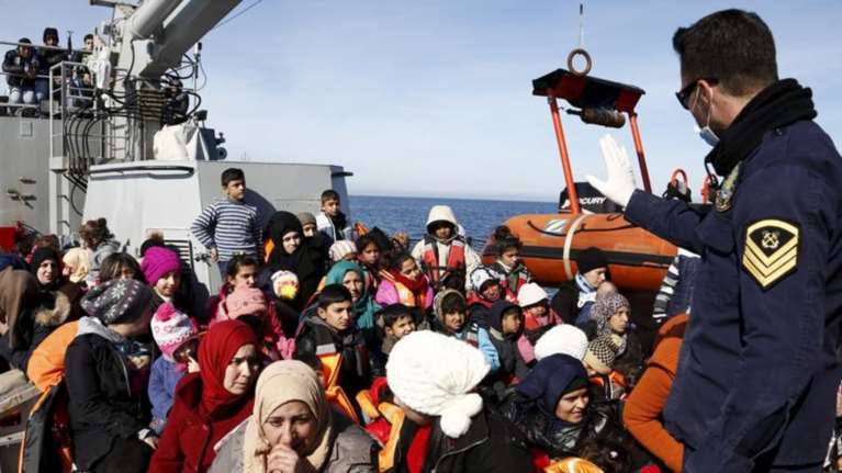 Στο Ηράκλειο οι μετανάστες που εντοπίστηκαν σε ξύλινο αλιευτικό