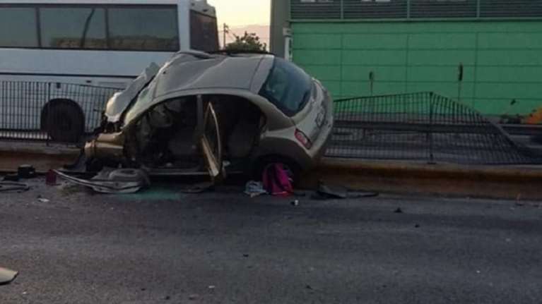 Δύο νεκροί και τραυματίες σε τροχαίο με νταλίκα στην εθνική