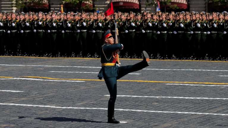H μεγαλειώδης στρατιωτική παρέλαση στην Κόκκινη Πλατεία [Εικόνες]