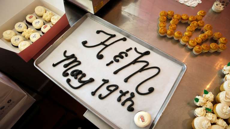 Γεύση σε μορφή cupcake από τον βασιλικό γάμο του Χάρι και της Μέγκαν