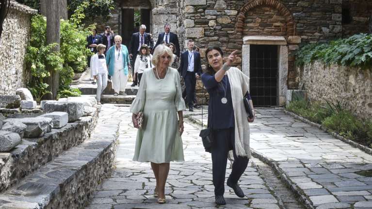 Η Καμίλα μαζί με τη Λυδία Κονιόρδου διαβάζουν Χάρι Πότερ στα παιδιά