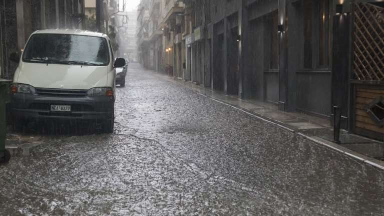 Προβλήματα ηλεκτροδότησης στη Θεσσαλονίκη, λόγω της καταιγίδας