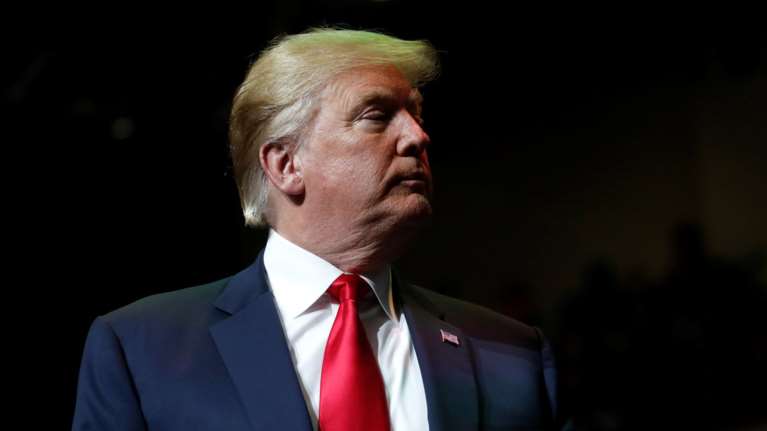 Εξαλλος ο Τραμπ με την υπουργό Εσωτερικής Ασφάλειας για τους μετανάστες