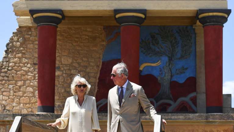 Ο Κάρολος και η Καμίλα στην Κνωσσό. Δείτε φωτογραφίες