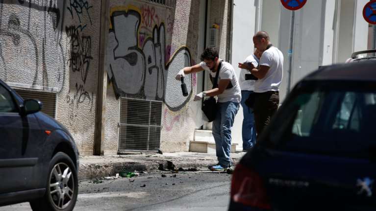 Μολότοφ στο σπίτι του Φλαμπουράρη και τα γραφεία του ΠΑΣΟΚ