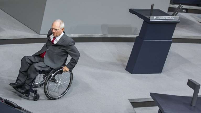 Περικοπές και στον αριθμό των βουλευτών θέλει ο Σόιμπλε