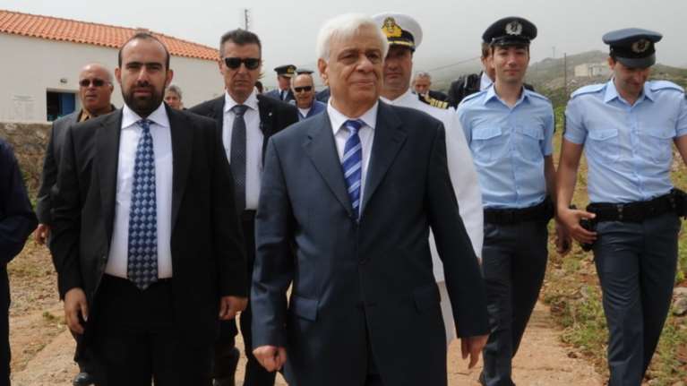 Παυλόπουλος: Η Τουρκία κρατά αυθαίρετα τους δύο στρατιωτικούς