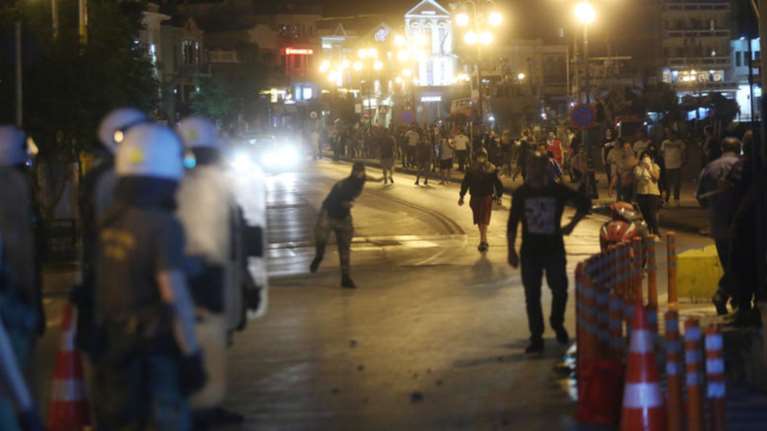 Αναβολή ενός έτους πήραν οι κατηγορούμενοι των επεισοδίων στη Μυτιλήνη