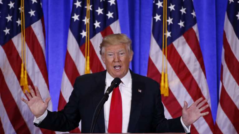 Οι δύο κινήσεις του Τραμπ που έβαλαν «φωτιά» στη Μέση Ανατολή