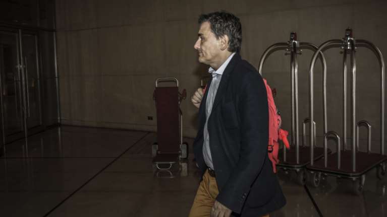 Σενάρια επαναδιαπραγμάτευσης τέλος: Το &#39;19 η μειωση συντάξεων