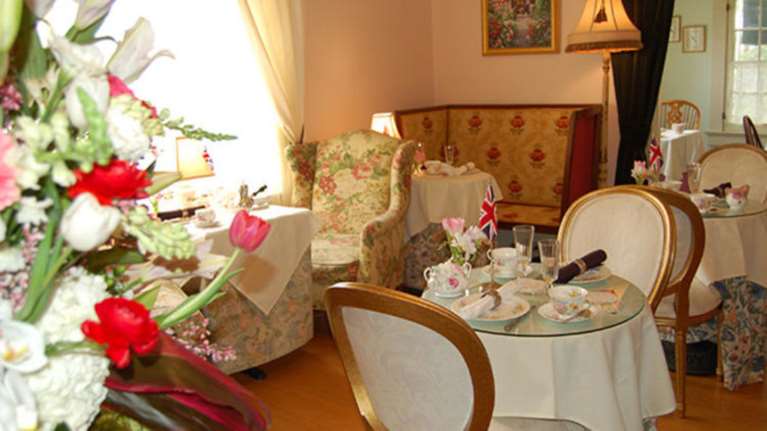 Ιδιαίτερα μήνες πριν για να μάθει η  Μέγκαν να πίνει τσάι... πριγκιπικά