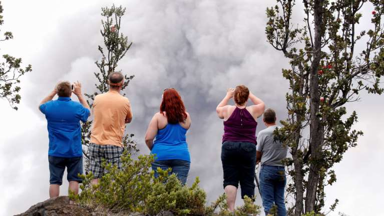 Το ηφαίστειο Κιλαουέα εκτοξεύει τέφρα στα 9.000 μέτρα