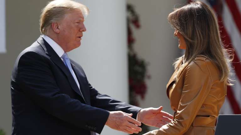 Νέα γκάφα του Τραμπ: Αυτή τη φορά μπέρδεψε το όνομα της Μελάνια [Φωτο]