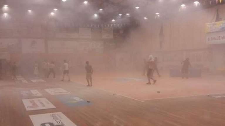 Σοβαρά επεισόδια σε αγώνα μπάσκετ στο Μαρκόπουλο (βίντεο)