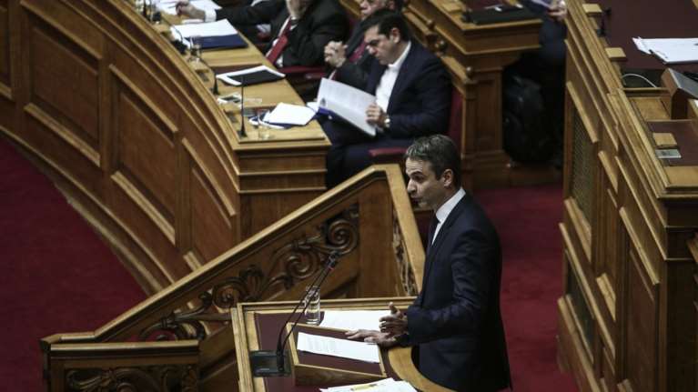 Σύγκρουση εφ&#39;όλης της ύλης στη Βουλή με αφορμή την οικονομία
