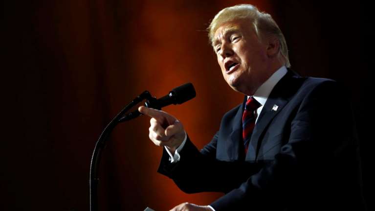 Ο Τραμπ εξήγγειλε νέες μειώσεις φόρων πριν από τις ενδιάμεσες εκλογές