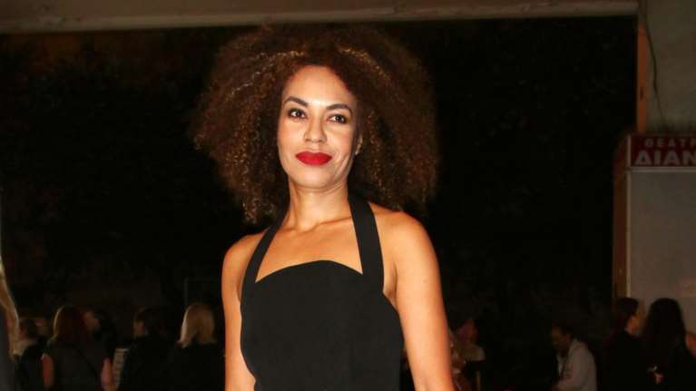 Εξοργισμένη η Νίκη Σερέτη καταγγέλει δημοσιογράφο για ρατσισμό