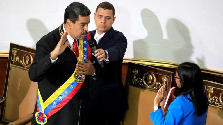 Ορκίστηκε ο Νικ. Μαδούρο, όμως η θητεία του θα ξεκινήσει τον Ιανουάριο