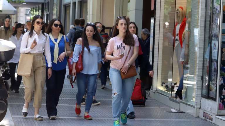 Ανοικτά τα καταστήματα στην Αττική του  Αγίου Πνεύματος