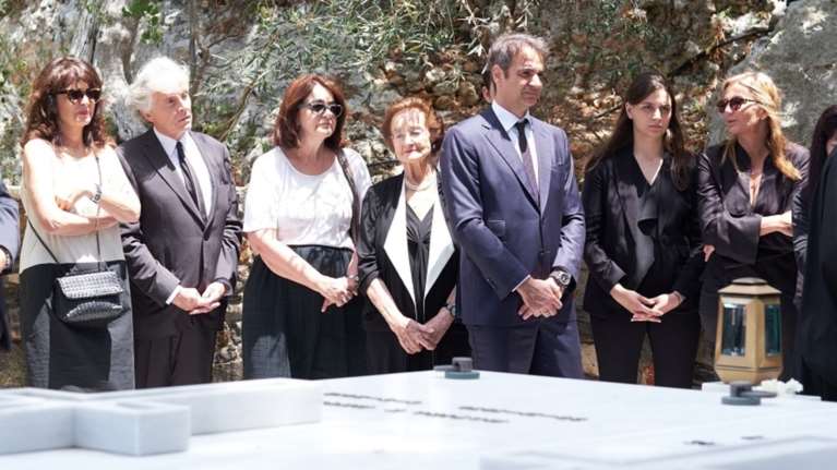 Τα λόγια του Κυριάκου για τους γονείς του μετά το μνημόσυνο