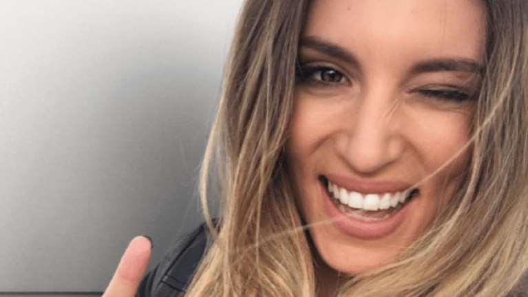 Αθηνά Οικονομάκου: Στο πλοίο για Μύκονο με τη νεογέννητη κόρη της, Σιέννα [Εικόνες]