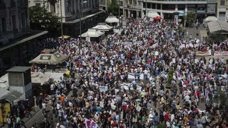 Απεργία ΓΣΕΕ-ΑΔΕΔΥ: Καρέ-καρέ όσα έγιναν στις κινητοποιήσεις