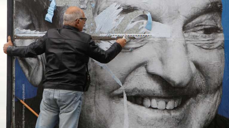 Ουγγαρία: Κατατέθηκε στη βουλή το νομοσχέδιο «Σταματήστε τον Σόρος»