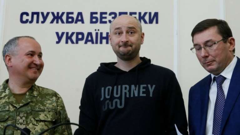 Σκηνοθετημένη η «δολοφονία» του ρώσου δημοσιογράφου