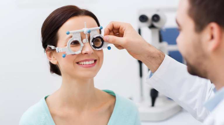 Πιο έξυπνοι άνθρωποι οι... διοπτροφόροι, λένε οι επιστήμονες