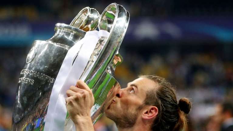 Ο Μπέιλ άφησε τα πανηγύρια - Πήγε στα αποδυτήρια της Λίβερπουλ