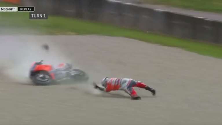 Moto GP: Αναβάτης εκτοξεύτηκε από τη μηχανή τρέχοντας με 350 χλμ/ώρα -vid