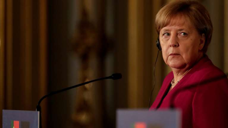 «Νein» Μέρκελ σε ελάφρυνση χρέους στην Ιταλία