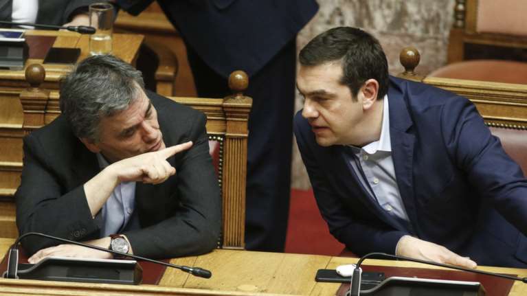 Μύθοι και αλήθειες για τις νέες υποσχέσεις φοροελαφρύνσεων