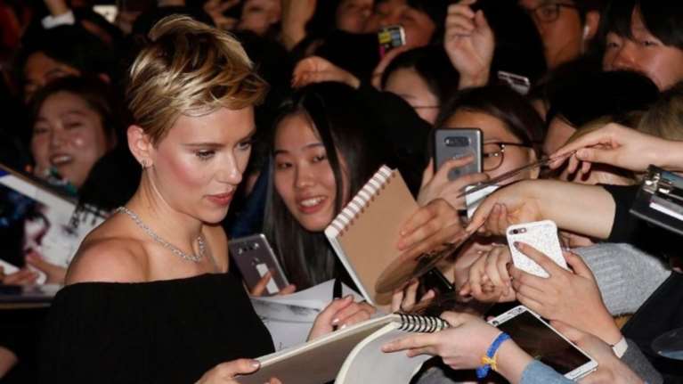 Για ποιους είπε η Γιόχανσον ότι «δεν μπορούν πια να κρυφτούν πουθενά»