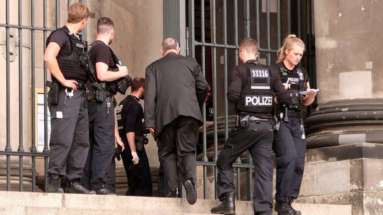 Εκτός ελέγχου ο 53χρονος που πυροβολήθηκε στον καθεδρικό του Βερολίνου