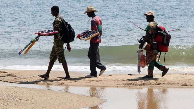 Άγριες συμπλοκές ανάμεσα σε μικροπωλητές στο Παλαιό Φάληρο (βίντεο)