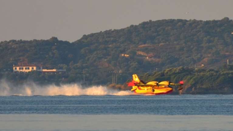 Χαλκιδική: Φωτιές στη Σιθωνία από πτώσεις κεραυνών