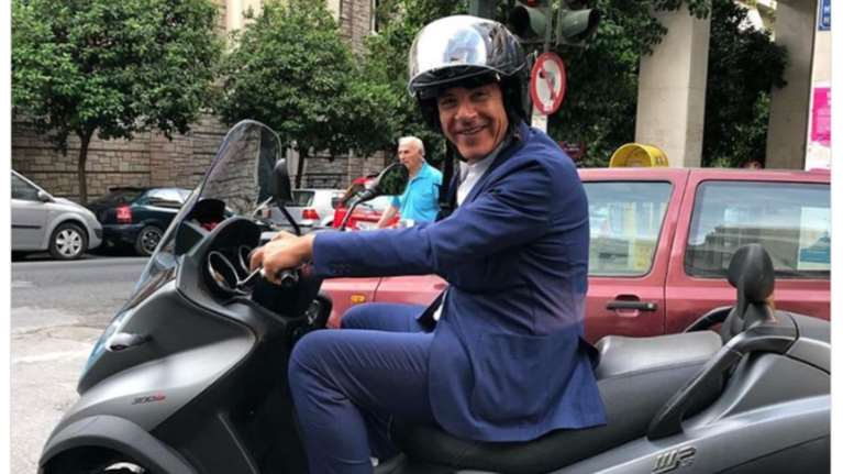 Όταν ο Κυριάκος συνάντησε τυχαία τον Σταύρο στο ...φανάρι