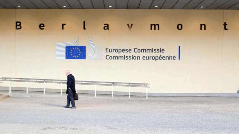 Ερχονται επιπλέον δασμοί από την ΕΕ σε αμερικανικές εισαγωγές τον Ιούλιο