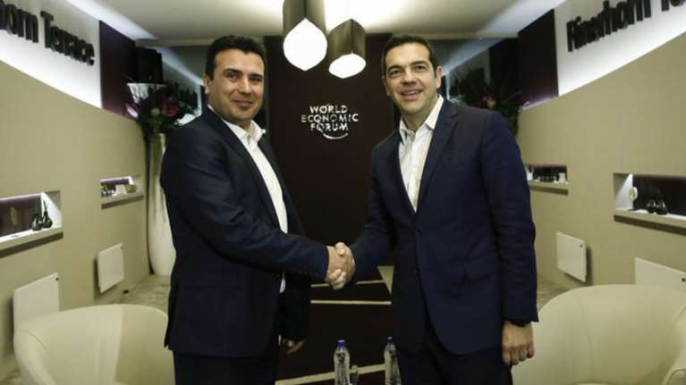 Συλλαλητήρια και σκληρό ροκ εν αναμονή του τηλεφωνήματος Ζάεφ