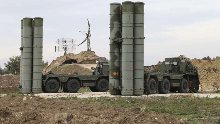 Στον «πάγο» η παραλαβή των ρωσικών S-400 από την Τουρκία